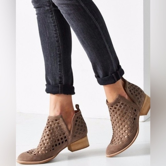 Jeffrey Campbell Taggart Suede Ankle Booties Size 7.5 - Picture 1 of 10